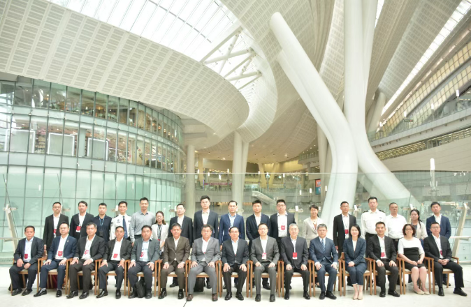 中老双方代表团共赴香港西九龙站联合考察“一地两检”实践