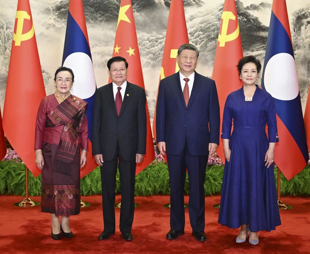 《中国日报》刊发老挝国家主席通伦纪念老中建交65周年署名文章