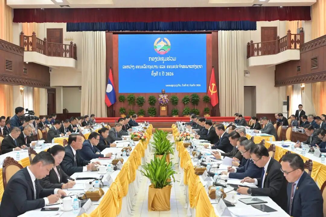 老挝政府与国会常务委员会首次联席会议在总理府隆重举行