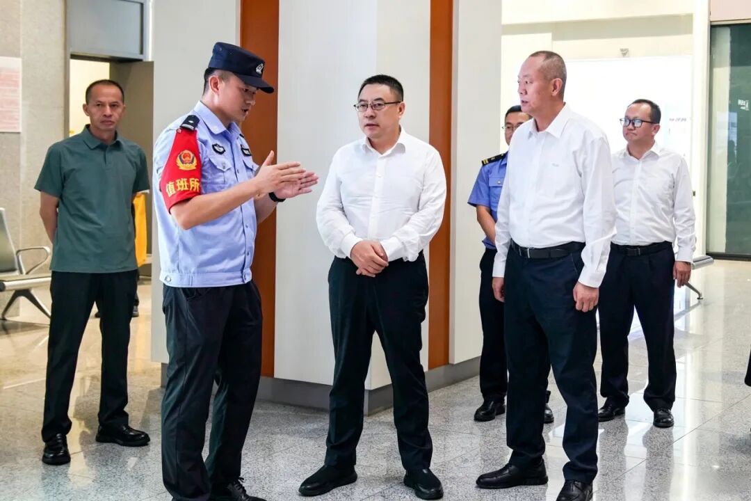 胡大鹏在磨憨口岸调研时强调筑牢边境口岸防线 严防跨境违法犯罪